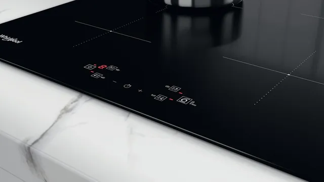 Whirlpool Piano cottura radiante Q2160 NE WS , piano cottura a induzione in vetroceramica, tecnologi