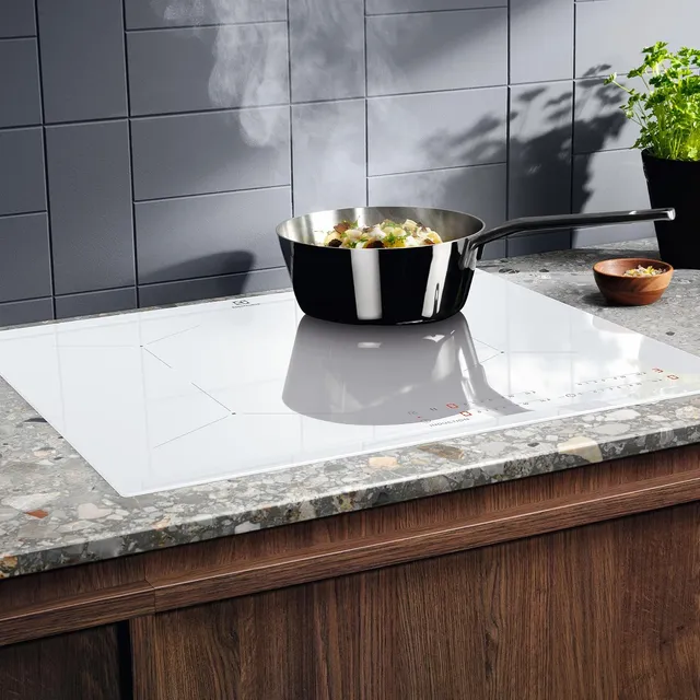 Electrolux Piano cottura elettrico LIL61443BW Serie 300 Piano Cottura a Induzione 4 Fuochi da Incass