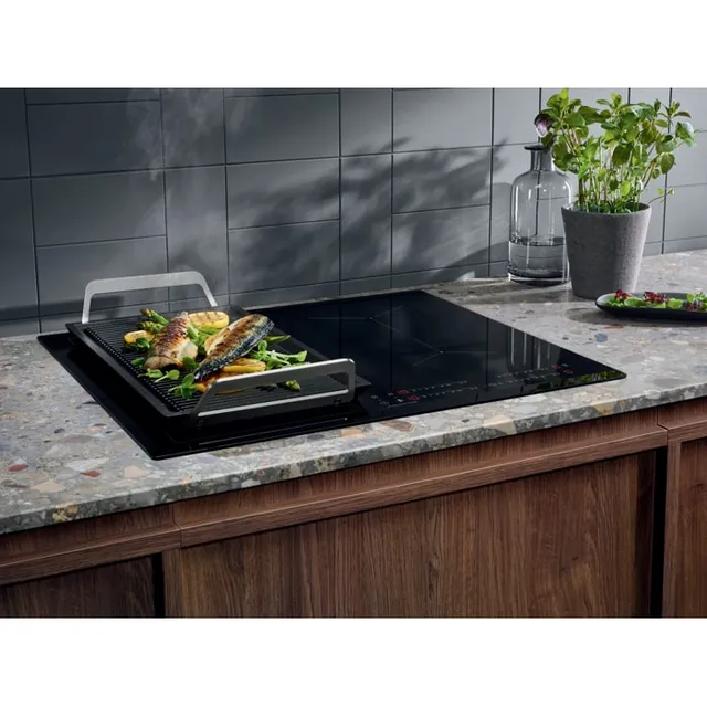 Electrolux Piano cottura radiante CIL63443 Piano Cottura da 60 cm 4 Fuochi ad induzione, Nero